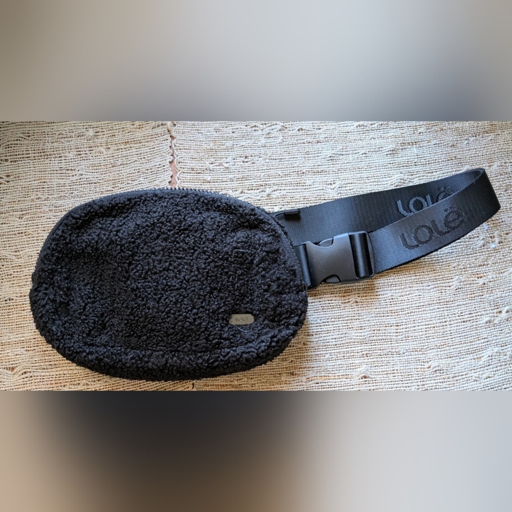 LOLË Lole - Sherpa Belt Bag, Furry Fanny Pack